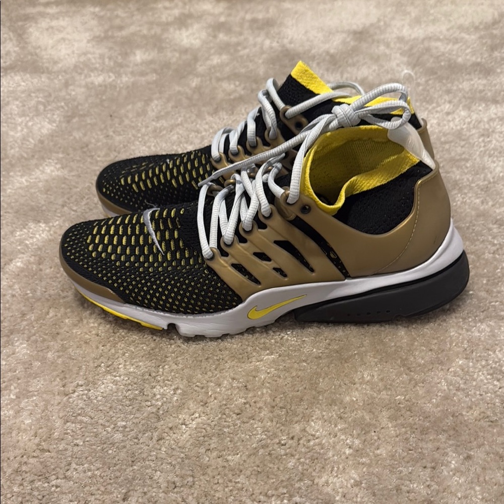 Nike Athletic Shoes Black and Yellow